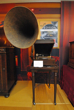 蓄音機とＳＰレコード展　展示楽器